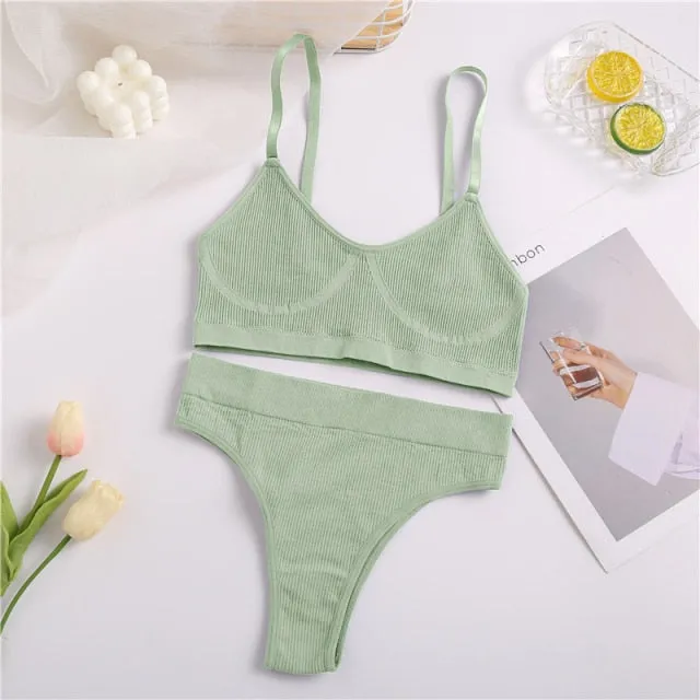 Trendy casual Wireless Crop Bra and Low Rise Panty Set