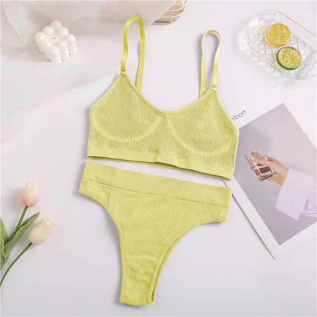 Trendy casual Wireless Crop Bra and Low Rise Panty Set